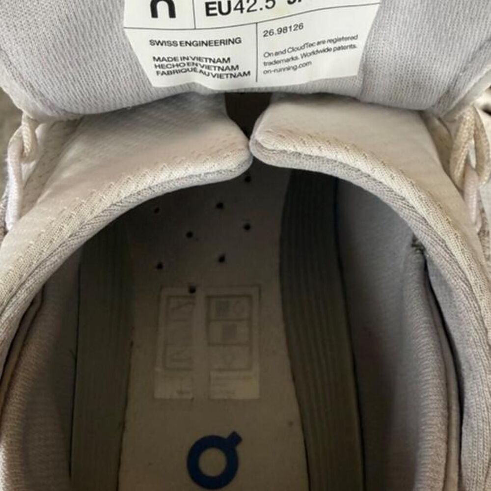 On-running Men's White Trainers - Picture 6 of 6